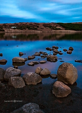 Hvaleyrarvatn at night