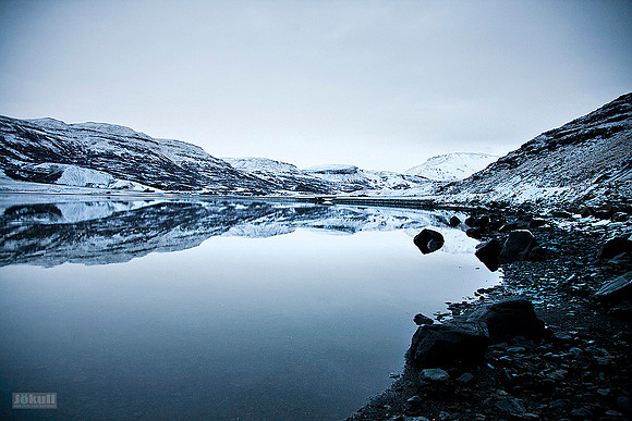 Reflecting mountains