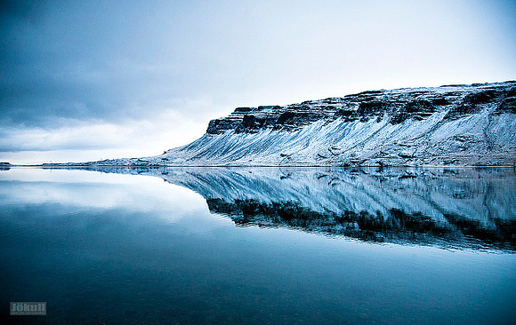 Reflecting mountain