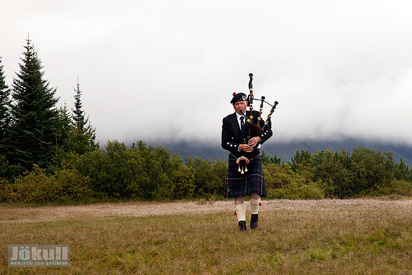 A Piper at Thingvellir