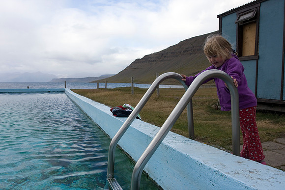 Sundlaug í Reykjafirði