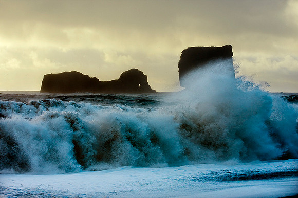 Heavy sea at Dyrhólaey